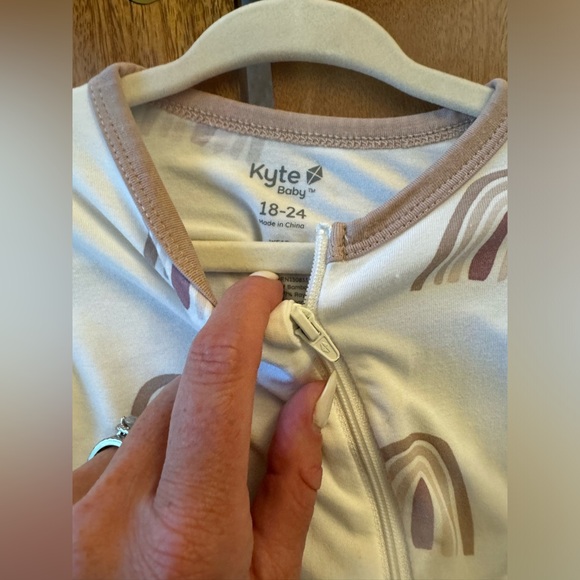 Kyte baby Zippered Footie in sunset rainbows - Picture 3 of 3